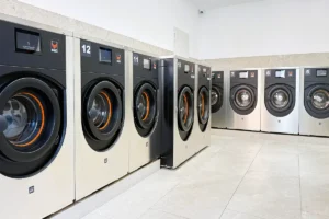 Sauberer und moderner Innenbereich im Waschsalon Stuttgart Ost